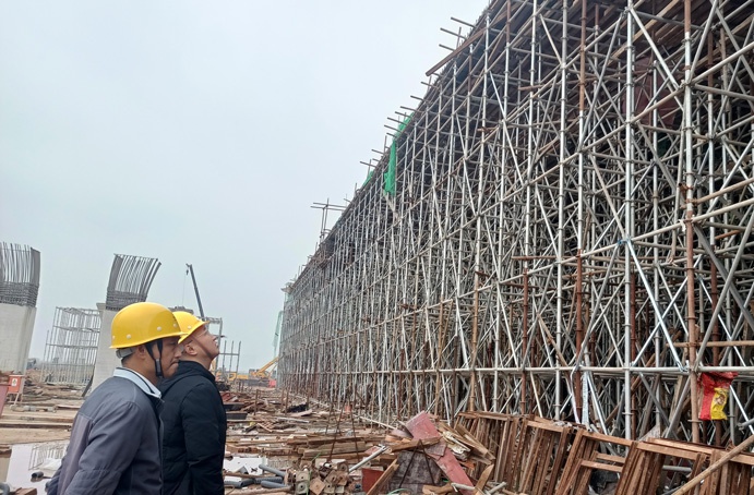 南昌市政建設(shè)集團王海龍前往小藍大道快速化工程現(xiàn)場檢查指導691.jpg